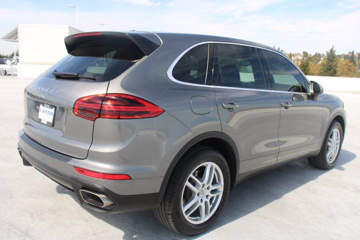 Used 2016 Porsche Cayenne AWD/4WD image 3