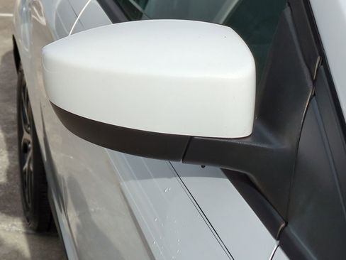 Used 2018 Ford Focus SE w/ SE Appearance Package image 12