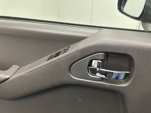 Used 2012 Nissan Frontier SV w/ Sport Appearance Pkg image 12