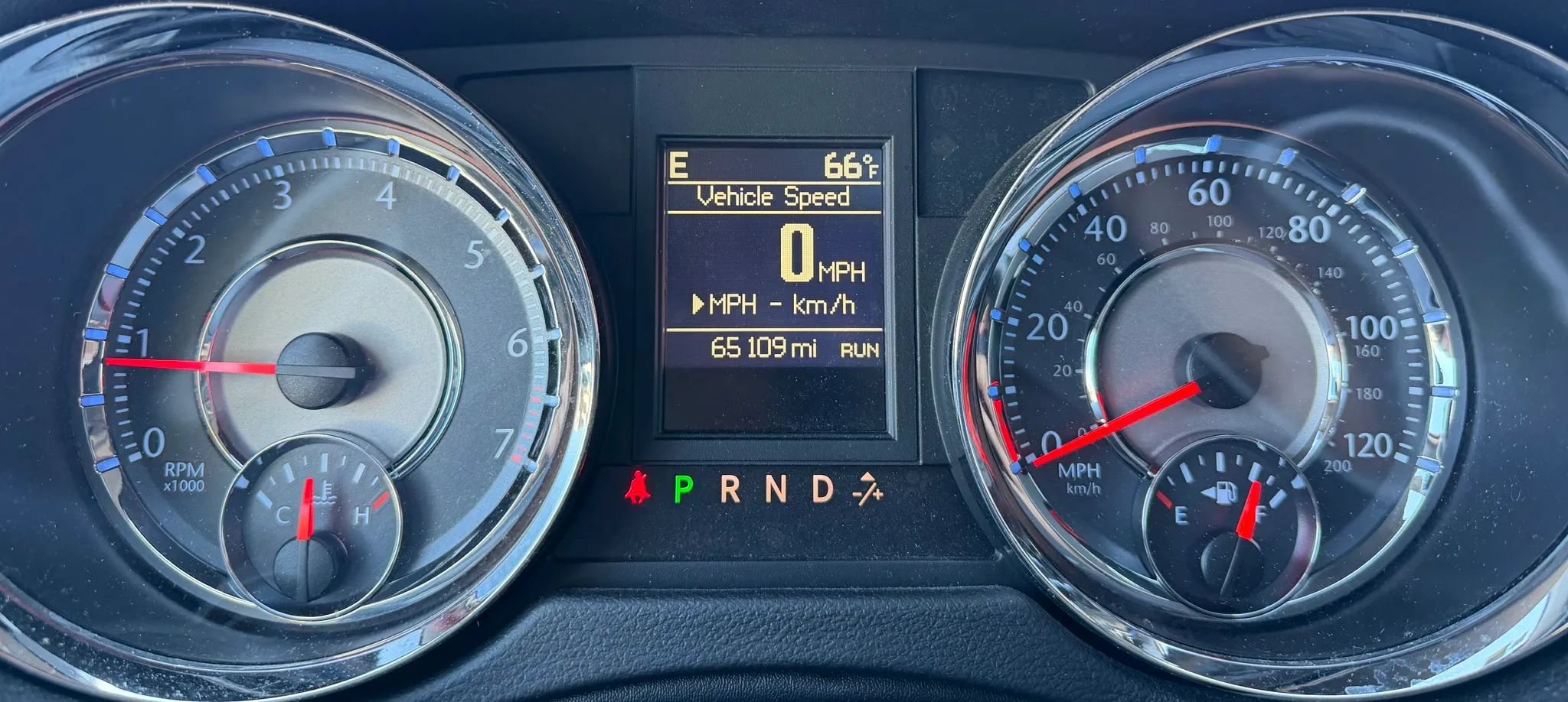 Used 2016 Chrysler Town & Country Touring-L FWD image 19