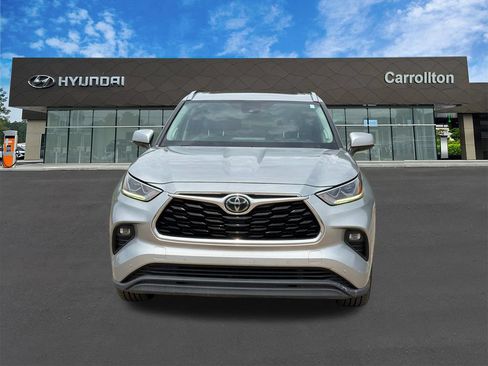 Used 2020 Toyota Highlander Limited FWD image 2