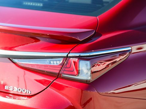Used 2024 Lexus ES 300h w/ Premium Package FWD image 9