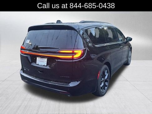 New 2026 Chrysler Pacifica Limited w/ S Appearance Package image 5
