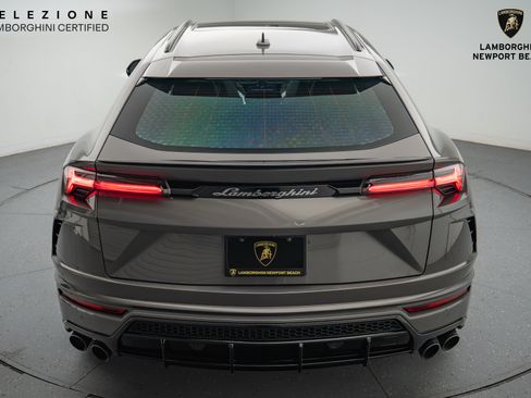 Used 2022 Lamborghini Urus image 16