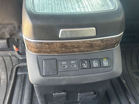 Used 2025 Toyota Sienna Platinum AWD/4WD image 23