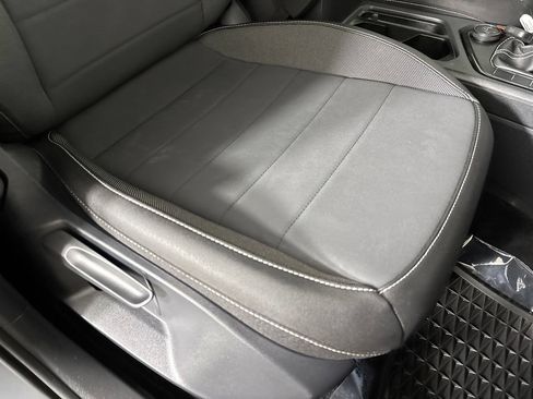 Used 2024 Volkswagen Taos SE w/ Panoramic Sunroof Package AWD/4WD image 30