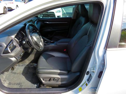 Used 2022 Toyota Camry SE w/ Carpet Mat Package (TMS) image 11