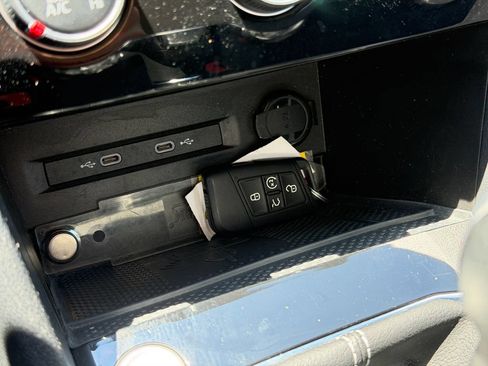 Certified 2023 Volkswagen Taos SE FWD image 18