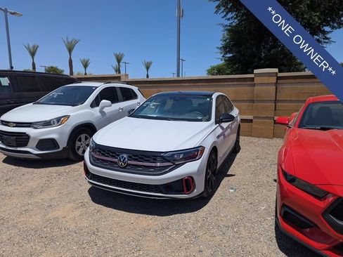 Used 2022 Volkswagen Jetta GLI Autobahn FWD image 2