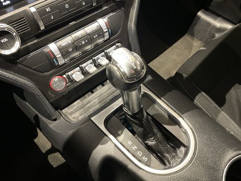 Used 2018 Ford Mustang Convertible w/ Equipment Group 101A image 30