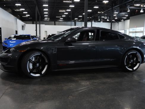 Used 2022 Porsche Taycan RWD image 9