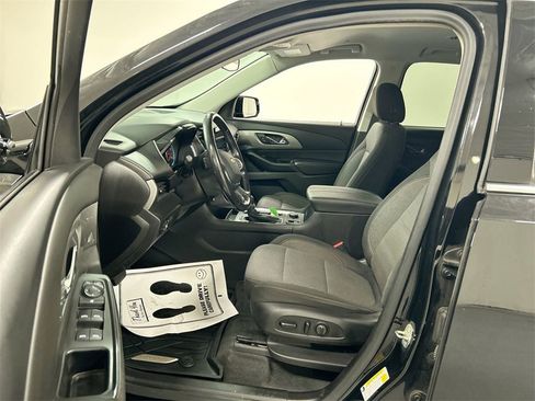 Used 2021 Chevrolet Traverse LT w/ LPO, Blackout Package image 9