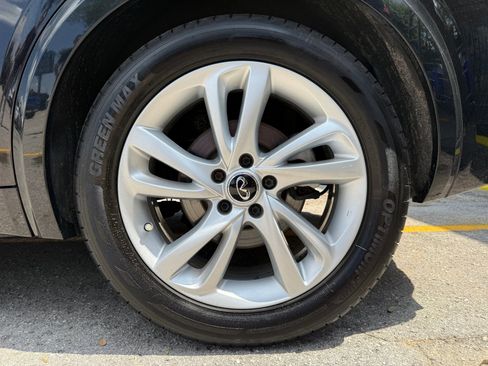 Used 2017 INFINITI QX30 Premium w/ Navigation Package image 37