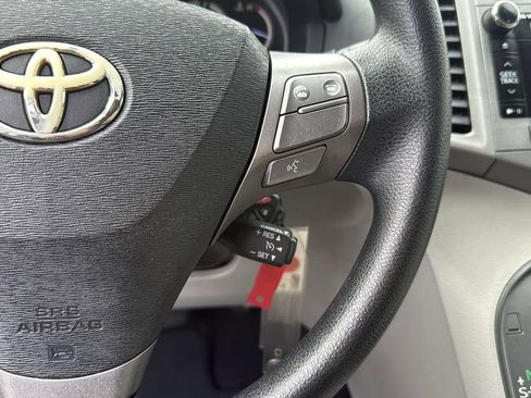 Used 2012 Toyota Venza LE w/ LE Convenience Pkg image 16