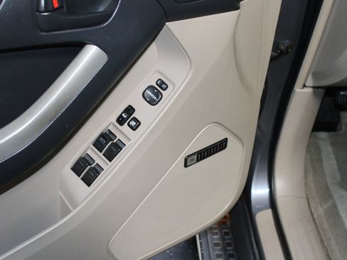 Used 2004 Toyota 4Runner Limited w/ Preferred Accessory Pkg RWD image 7