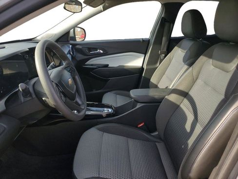 Used 2024 Chevrolet Trax LT image 8