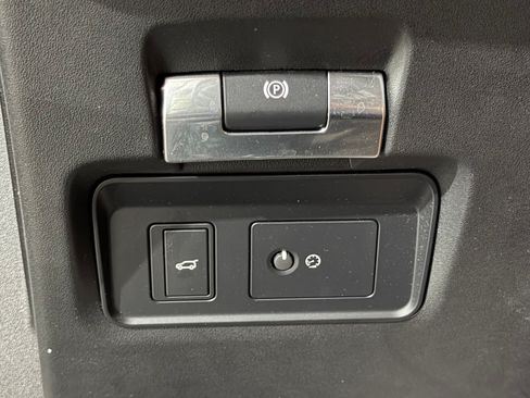 Used 2020 Land Rover Discovery Sport S AWD/4WD image 17