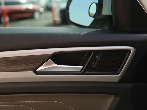 Used 2022 Volkswagen Atlas Cross Sport SE image 10