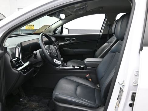 Used 2024 Kia Sportage EX image 11