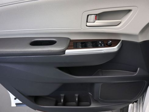 Used 2021 Toyota Sienna LE image 10