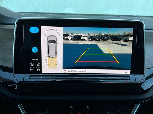 Used 2025 Volkswagen Atlas SE image 35