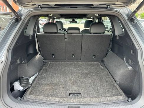 Certified 2024 Volkswagen Tiguan SE R-Line AWD/4WD image 10
