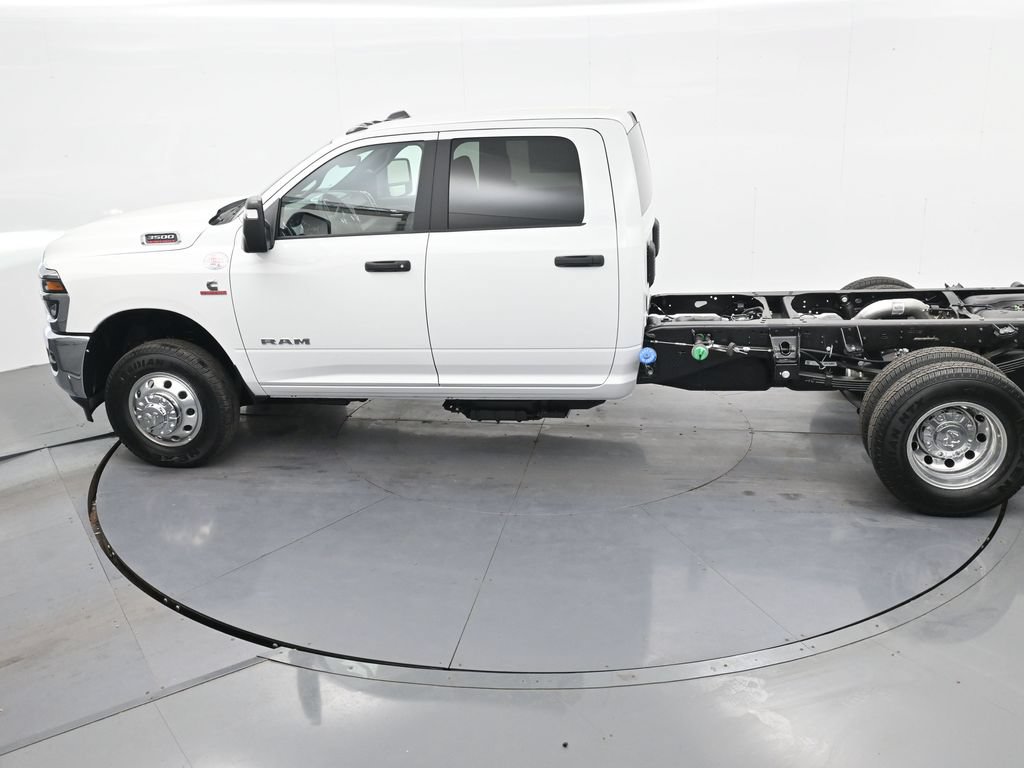 New 2026 RAM 3500 Big Horn AWD/4WD image 32