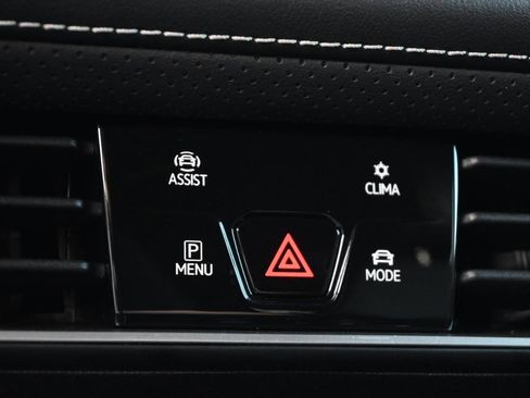 Used 2024 Volkswagen Atlas SE AWD/4WD image 27