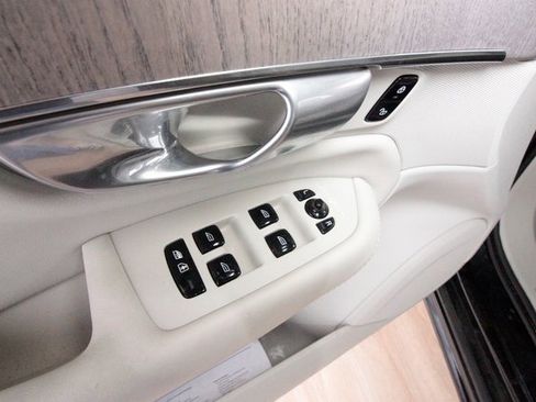 Certified 2024 Volvo XC90 B6 Plus image 11