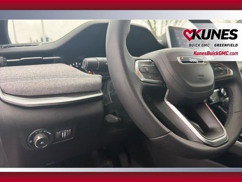 Used 2025 Jeep Compass Latitude image 17