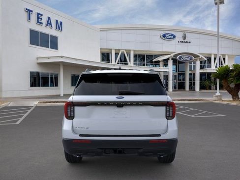 New 2026 Ford Explorer Active RWD image 5