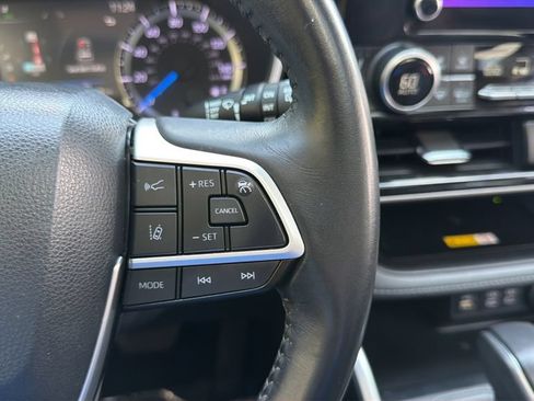 Used 2023 Toyota Highlander XLE FWD image 26
