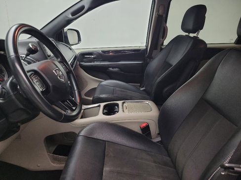 Used 2019 Dodge Grand Caravan SXT FWD image 17