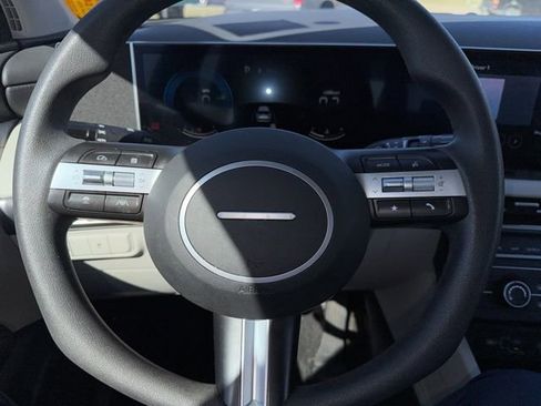 Used 2025 Hyundai Tucson SE image 31