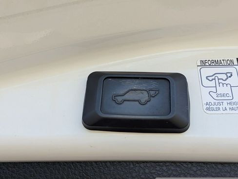 Used 2017 Toyota RAV4 XLE FWD image 14