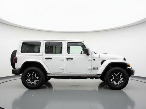 Used 2025 Jeep Wrangler Unlimited Sahara AWD/4WD image 11