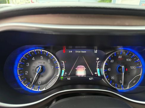 Used 2018 Chrysler Pacifica Touring-L Plus w/ Advanced Safetytec Group FWD image 33
