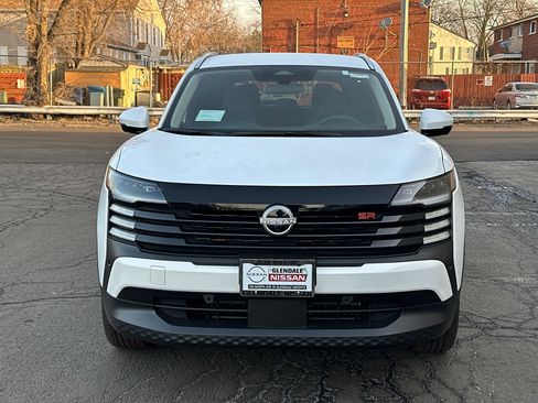 New 2025 Nissan Kicks SR image 2