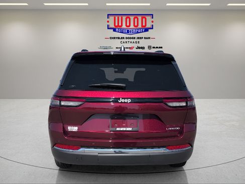 Used 2025 Jeep Grand Cherokee Laredo RWD image 4