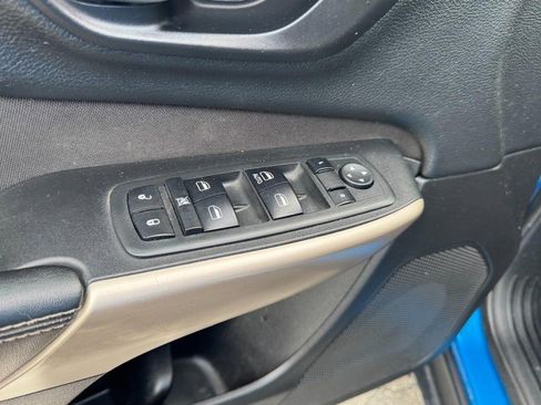Used 2018 Jeep Cherokee Latitude w/ Altitude Package AWD/4WD image 15