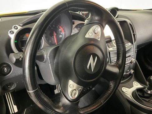 Used 2017 Nissan 370Z Touring image 22