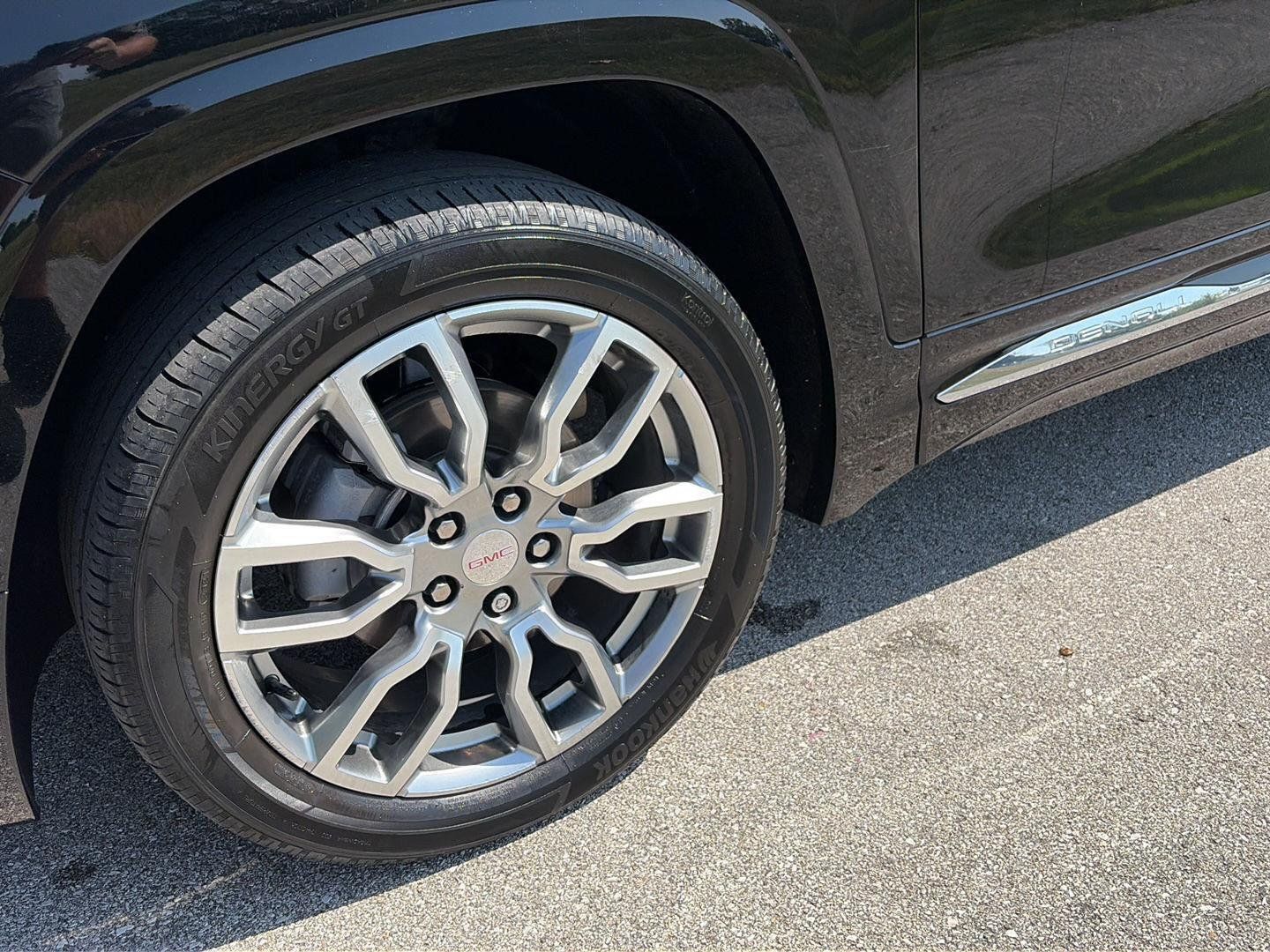 Used 2022 GMC Terrain Denali w/ Denali Premium Package AWD/4WD image 9