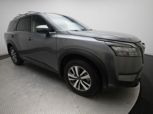 Certified 2025 Nissan Pathfinder SL w/ Black Appearance Package AWD/4WD image 37