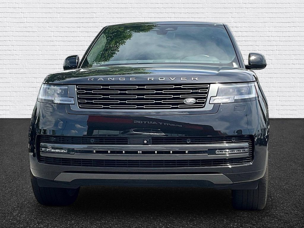 Used 2025 Land Rover Range Rover SE AWD/4WD image 2