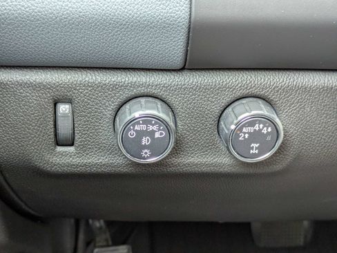 Used 2021 Chevrolet Colorado Z71 w/ Z71 Midnight Edition AWD/4WD image 13