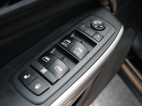 Used 2019 Jeep Cherokee Limited w/ Trailer Tow Group AWD/4WD image 19