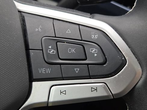 Used 2024 Volkswagen Taos SE w/ Panoramic Sunroof Package AWD/4WD image 13