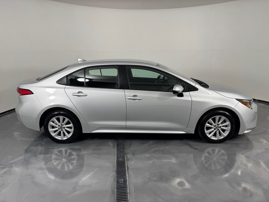 Used 2024 Toyota Corolla LE w/ LE Convenience Package FWD image 4