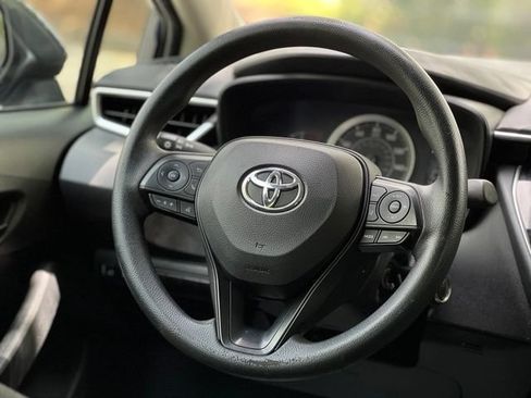 Used 2022 Toyota Corolla LE FWD image 28