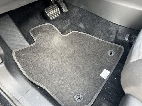 Used 2025 Volkswagen Tiguan S image 15